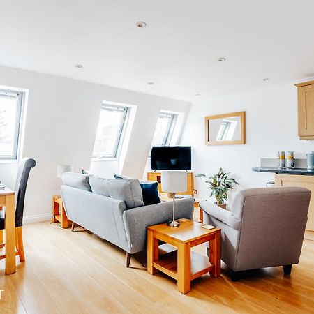 Central 3 Bed Apartment At Regents Court, Newbury Newbury  Exteriér fotografie
