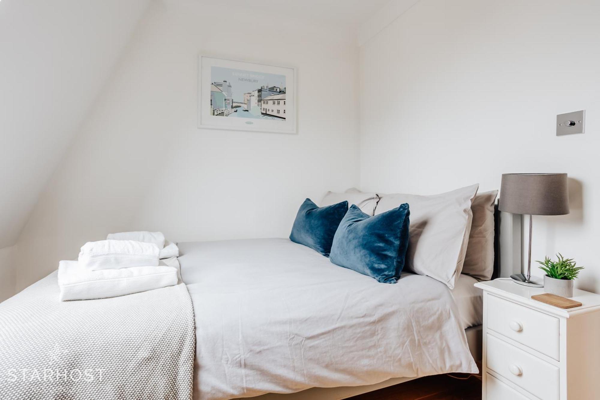 Central 3 Bed Apartment At Regents Court, Newbury Newbury  Exteriér fotografie