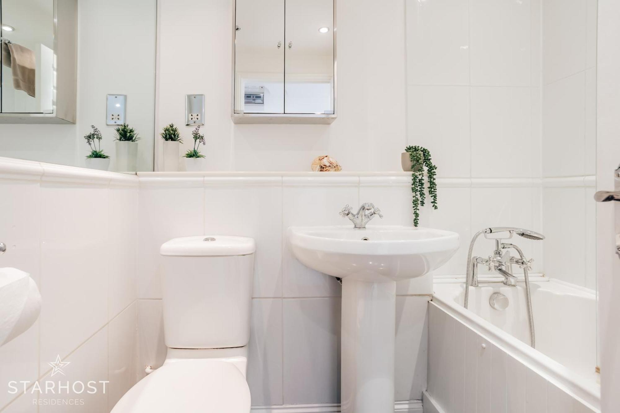 Central 3 Bed Apartment At Regents Court, Newbury Newbury  Exteriér fotografie