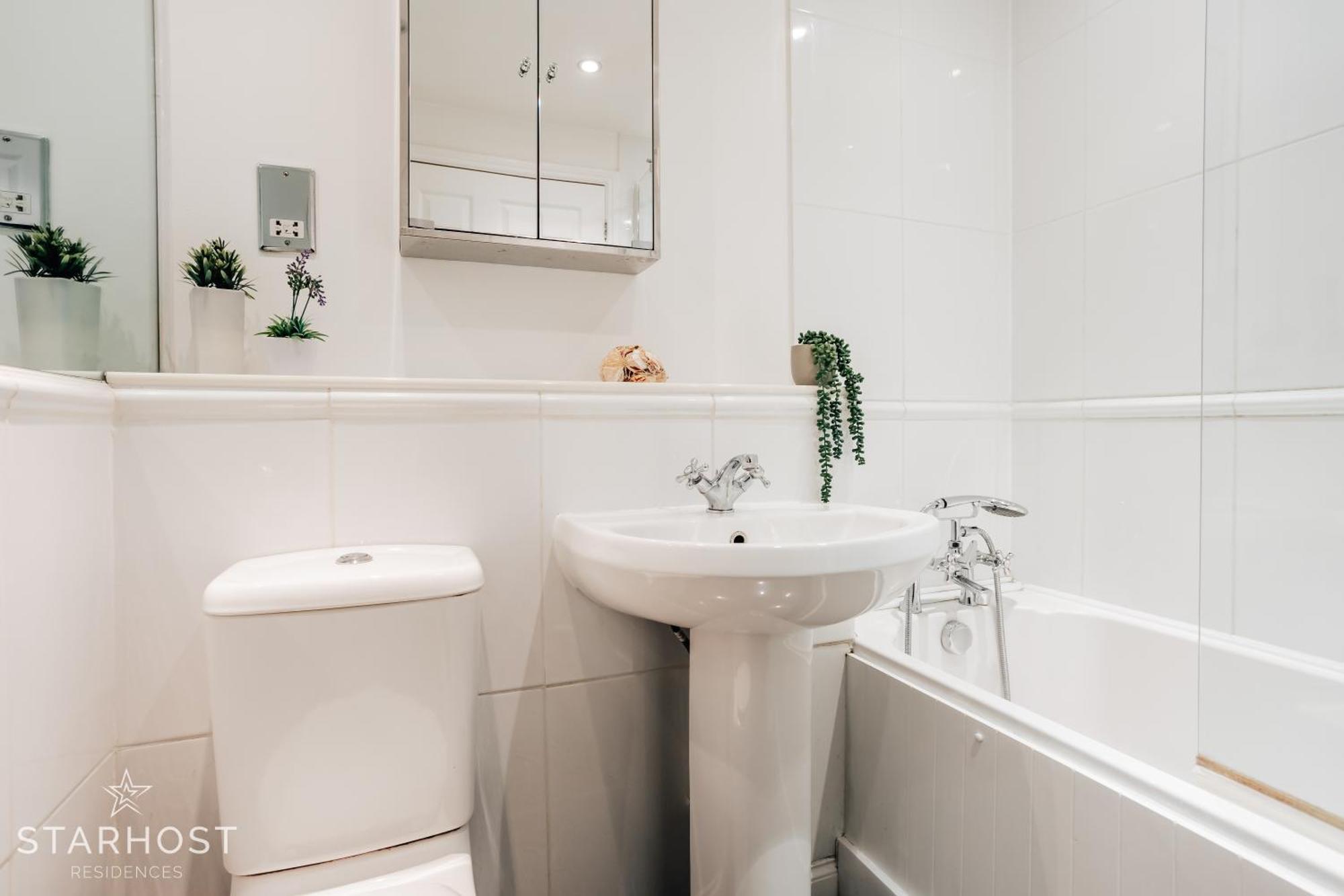 Central 3 Bed Apartment At Regents Court, Newbury Newbury  Exteriér fotografie